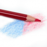Lápis de Cor ponta dupla Pelikan, com duas cores diferentes em cada uma das pontas, uma ponta na cor Vermelha e outra na cor Azul.